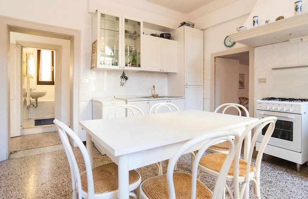 Lustraferi Apartment Венеция